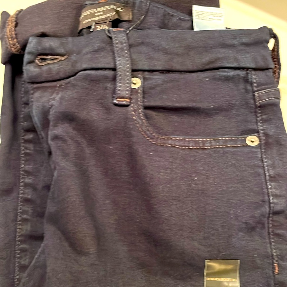 Brand New Banana Republic w/ tags, size 27/4, Low-Rise Bootcut